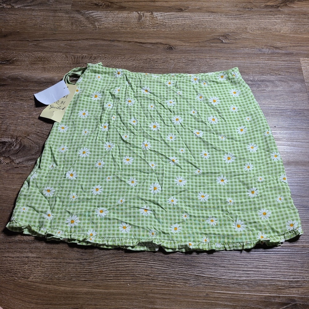 Live to be Spoiled Womens L Tie Ruffled Hem‎ Mini Skirt W Tags Missing Button - Picture 2 of 8